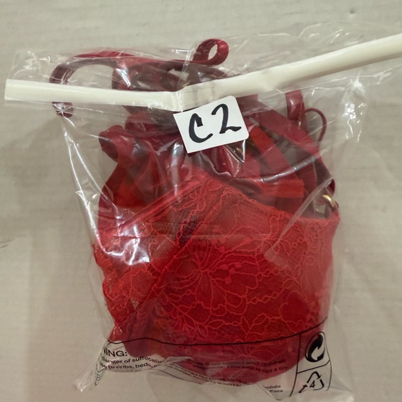 Victoria’s Secret Red Strappy Lace Push-Up Bra 32B NWT - Picture 9 of 9